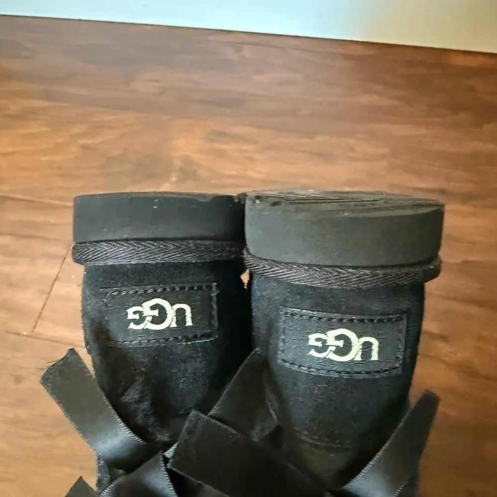 NWOT UGG Bailey Bow II Kids Boots-Size 8